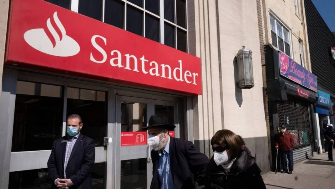 Dev banka o ülkeye resmen satıldı! 5 milyon müşteri diken üstünde 2